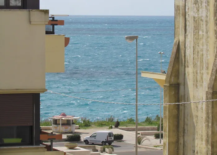 לינה וארוחת בוקר Eco Dal Mare 3*